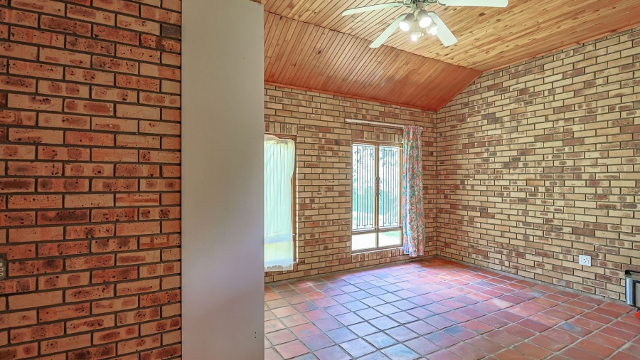 4 Bedroom Property for Sale in Waagfontein North West